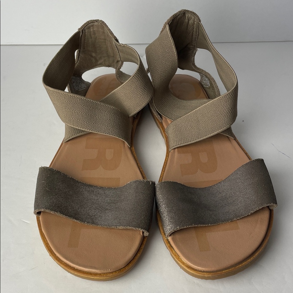 Women’s Elastic Strap Sandals in Taupe